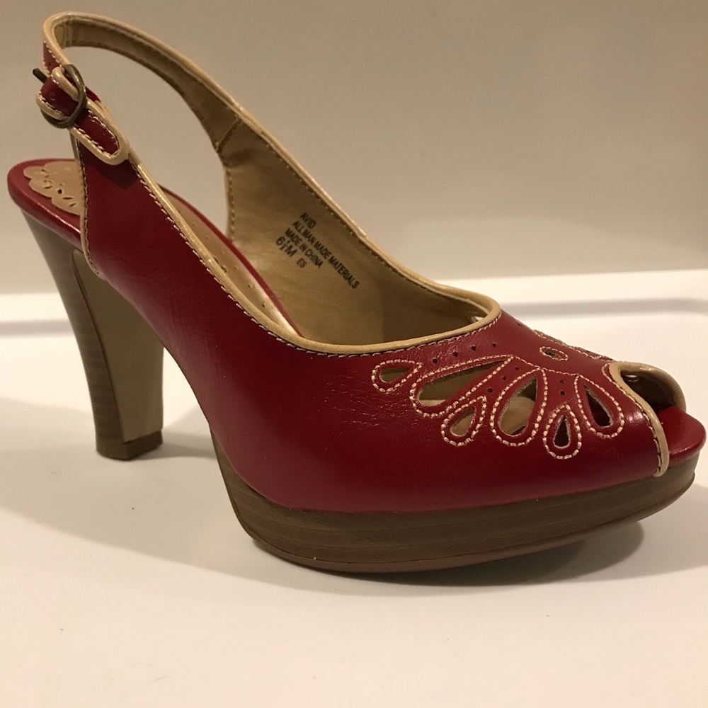 MUDD Red Peeptoe Slingback. Size: 6.5